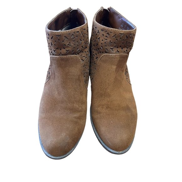 Carlos Santana Womens Shoes 6M Brett Brown Ankle Boot Faux  Laser Cut Suede Heel - Picture 2 of 9